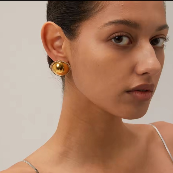 ◾️18K Gold Plated Bling Cubic Zirconia Round Big Stud Earrings - Picture 8 of 15